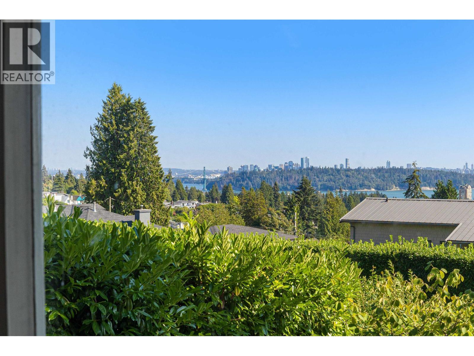 2234 Ottawa Avenue, West Vancouver, BC - Outdoor With View