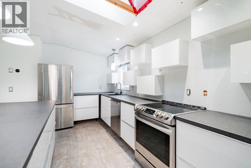19728 Poplar Place, Pitt Meadows, BC - Indoor Photo Showing Kitchen