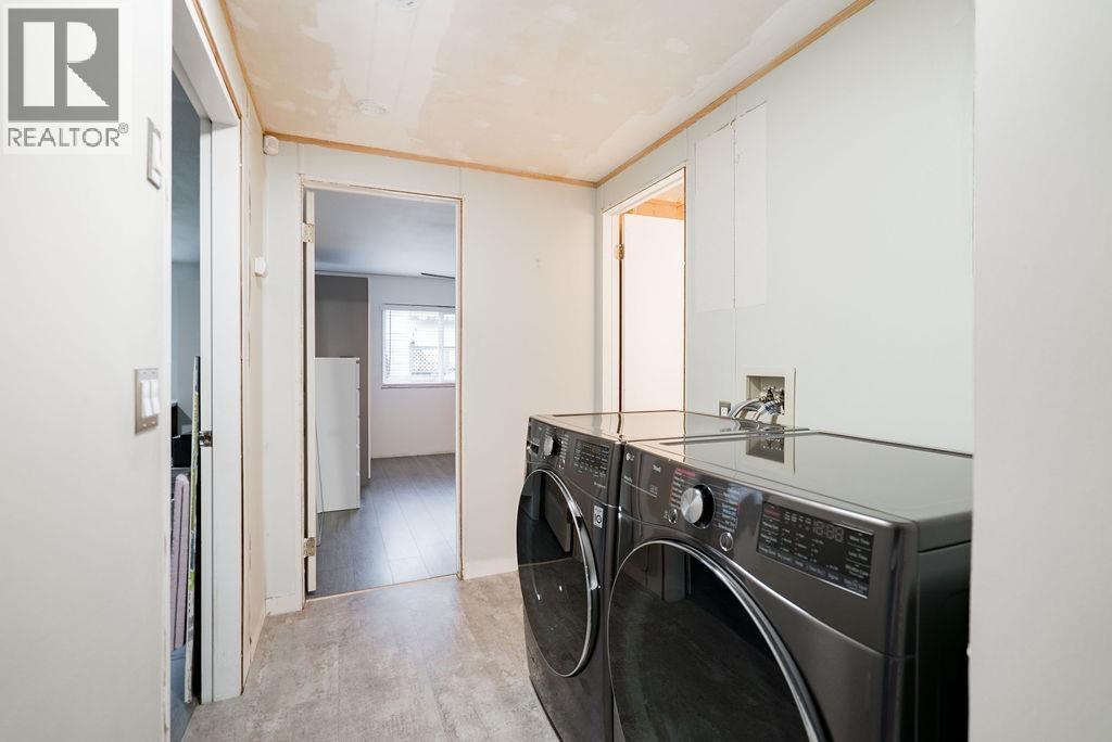 19728 Poplar Place, Pitt Meadows, BC - Indoor Photo Showing Laundry Room