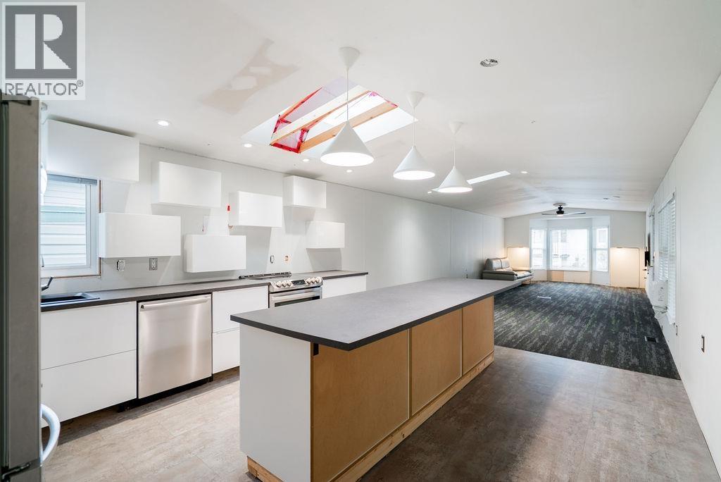 19728 Poplar Place, Pitt Meadows, BC - Indoor Photo Showing Kitchen