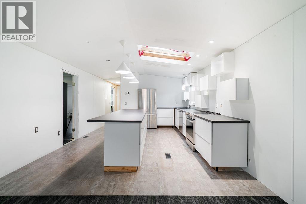 19728 Poplar Place, Pitt Meadows, BC - Indoor Photo Showing Kitchen