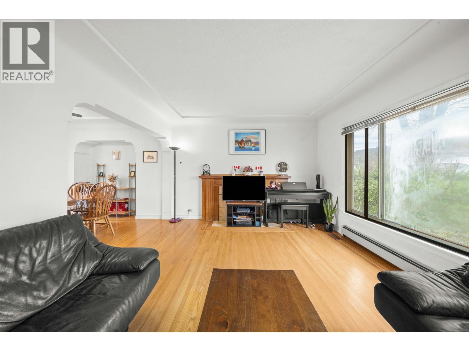 1371 Duthie Avenue, Burnaby, BC - Indoor Photo Showing Other Room