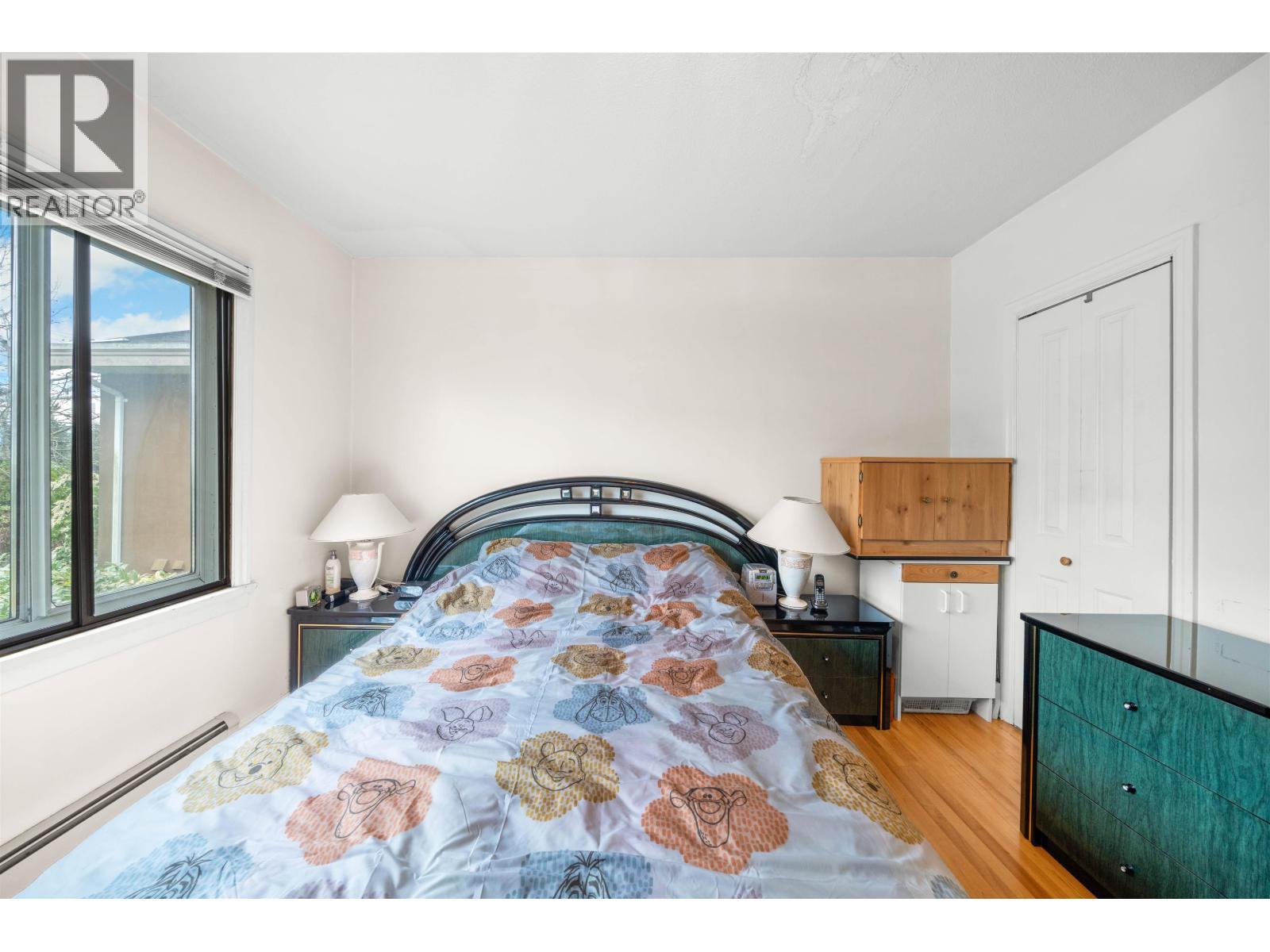 1371 Duthie Avenue, Burnaby, BC - Indoor Photo Showing Bedroom