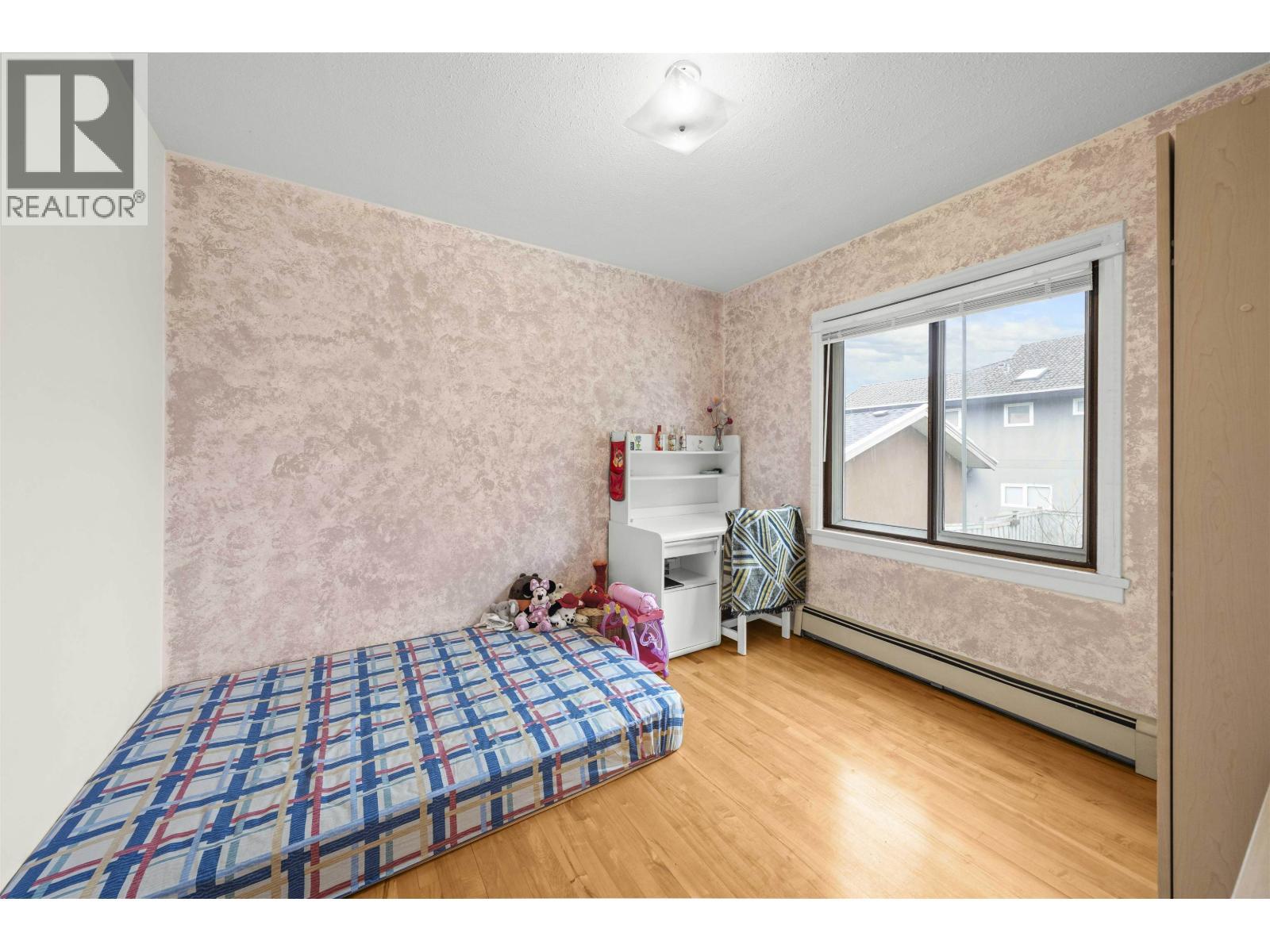 1371 Duthie Avenue, Burnaby, BC - Indoor Photo Showing Bedroom