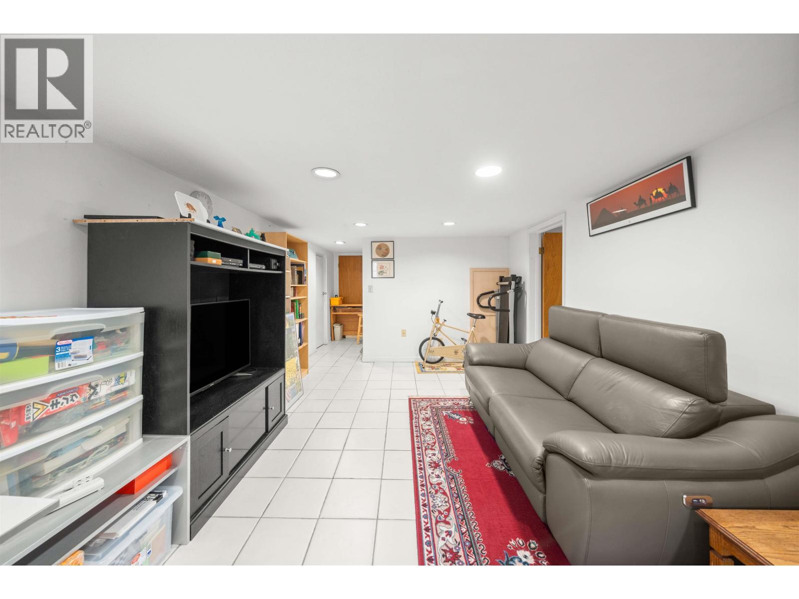 1371 Duthie Avenue, Burnaby, BC - Indoor