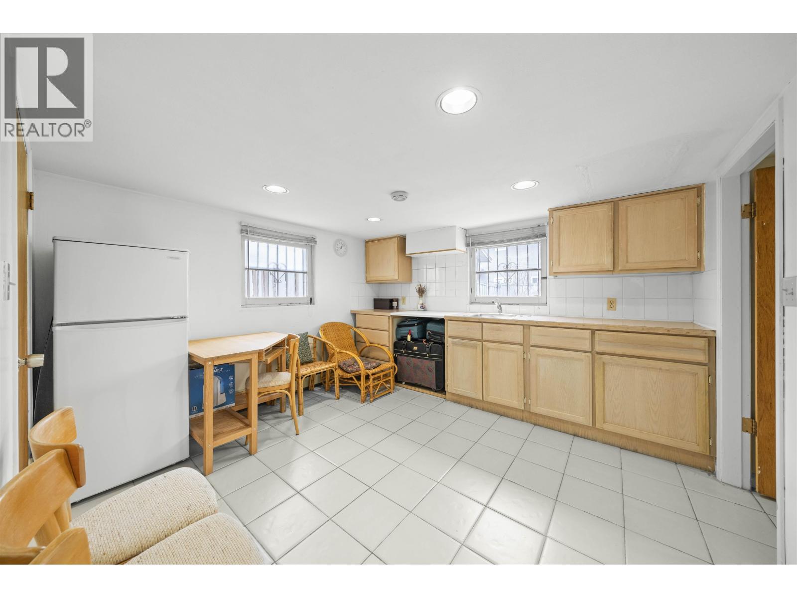 1371 Duthie Avenue, Burnaby, BC - Indoor Photo Showing Kitchen