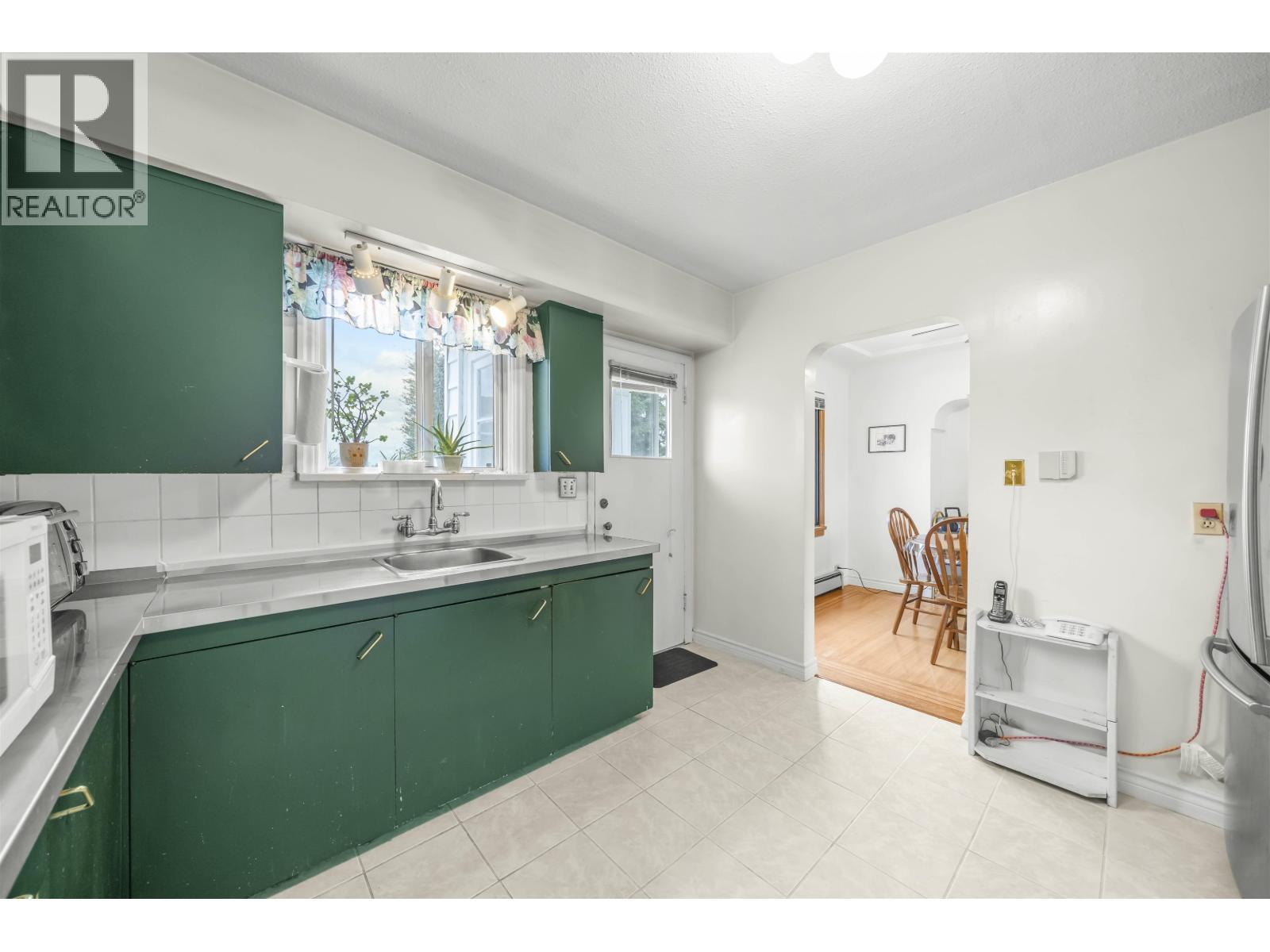 1371 Duthie Avenue, Burnaby, BC - Indoor