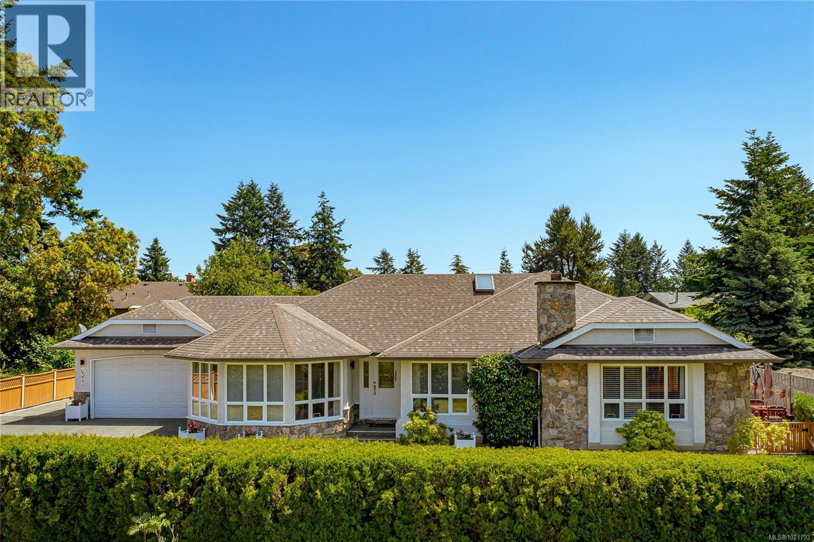6377 Rodolph Rd, Central Saanich, BC - Outdoor