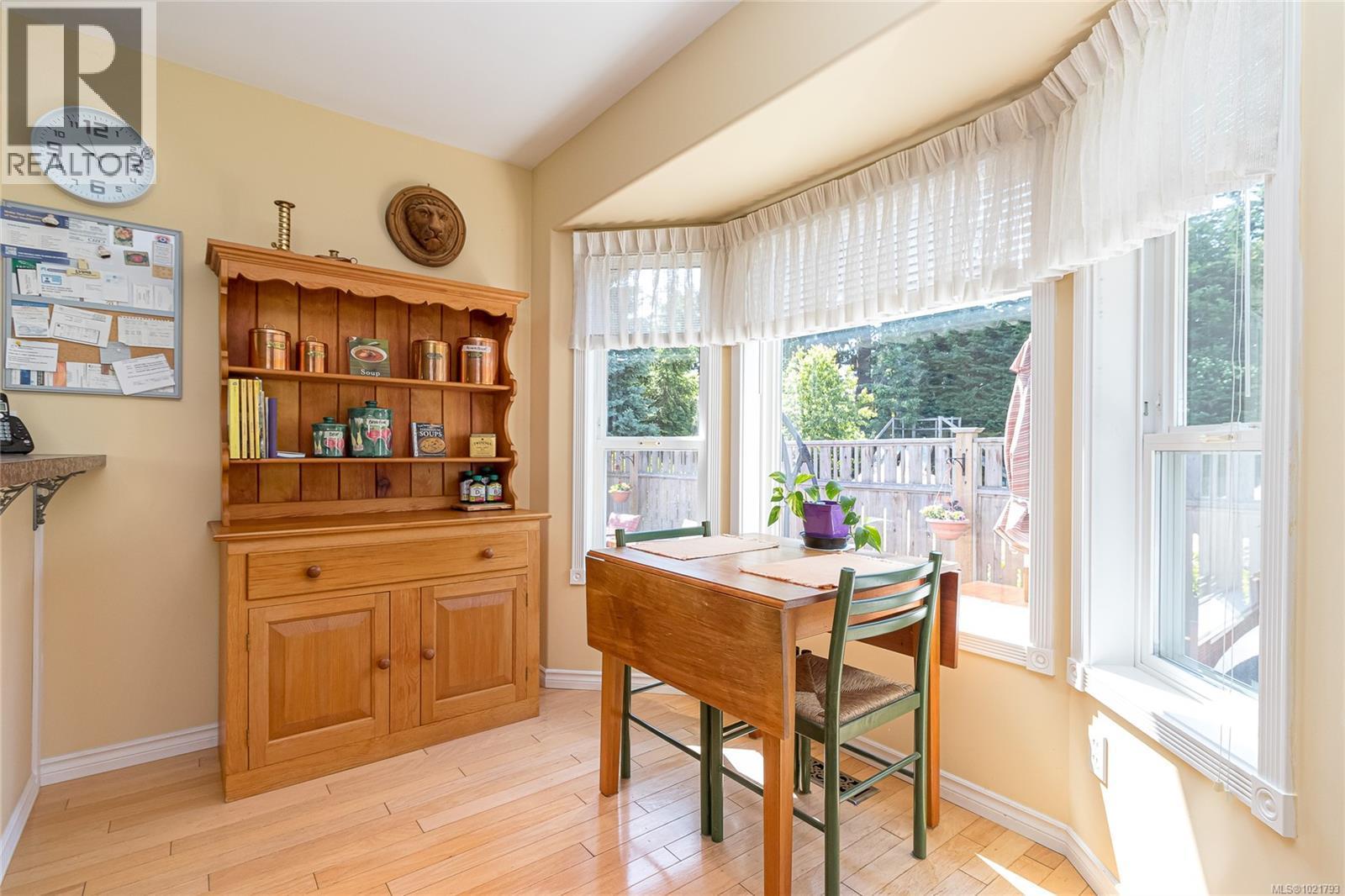 6377 Rodolph Rd, Central Saanich, BC - Indoor Photo Showing Office