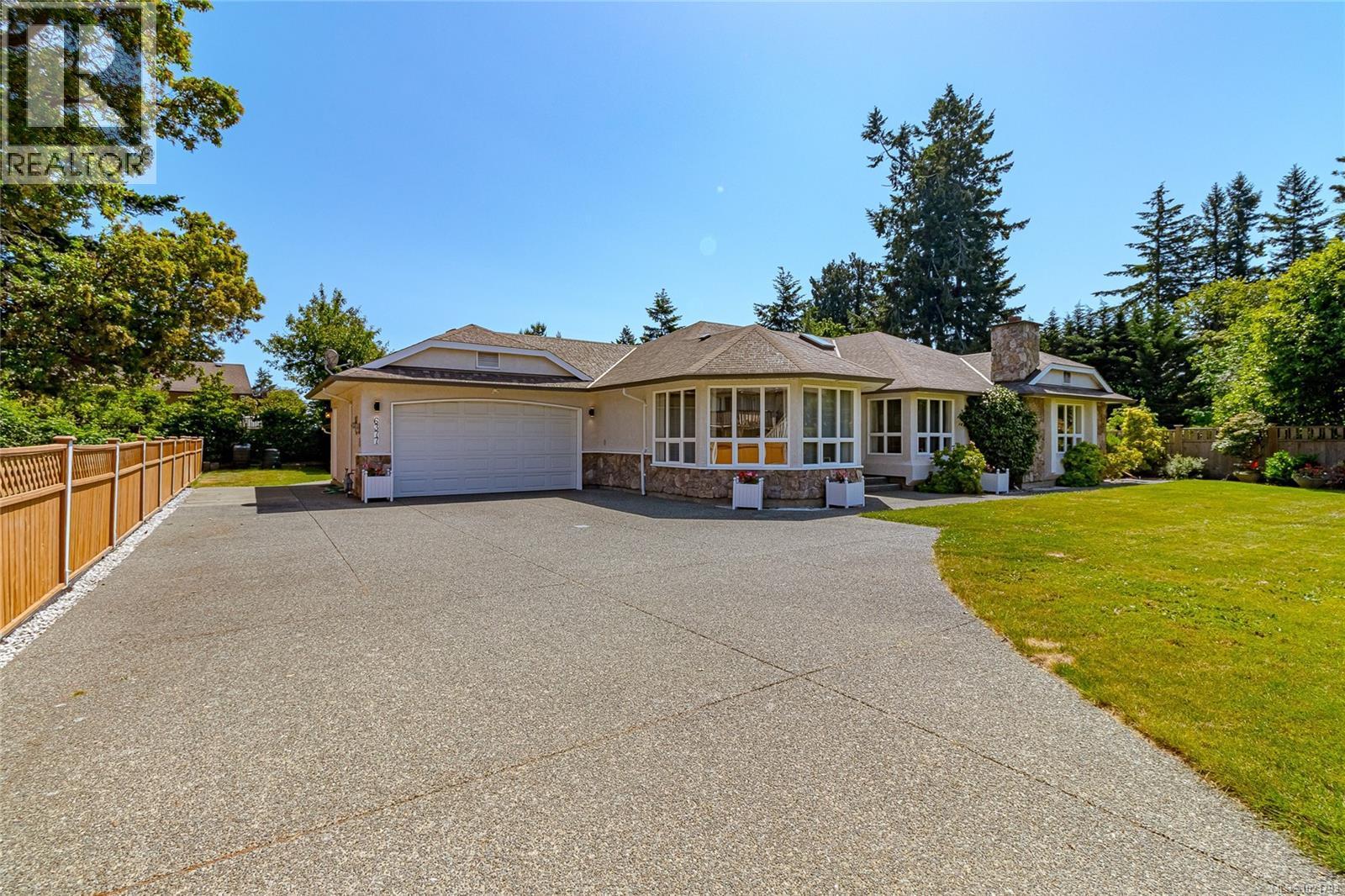 6377 Rodolph Rd, Central Saanich, BC - Outdoor
