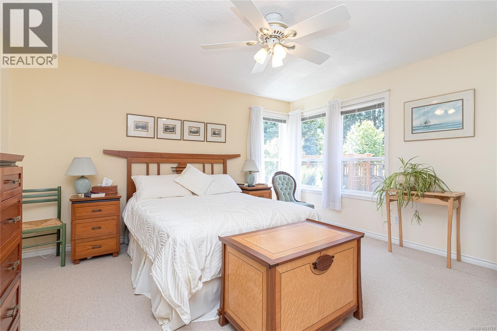 6377 Rodolph Rd, Central Saanich, BC - Indoor Photo Showing Bedroom