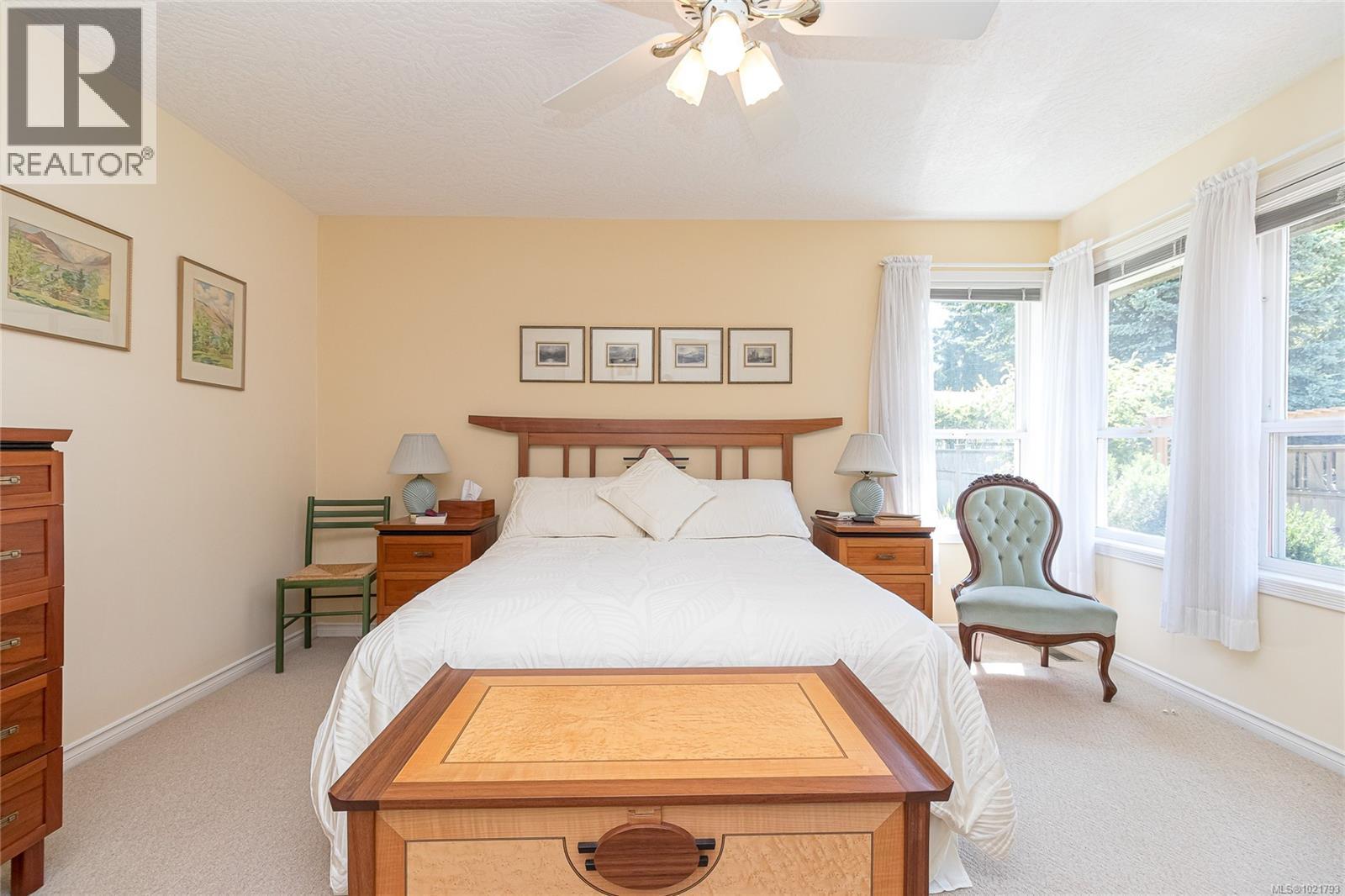 6377 Rodolph Rd, Central Saanich, BC - Indoor Photo Showing Bedroom