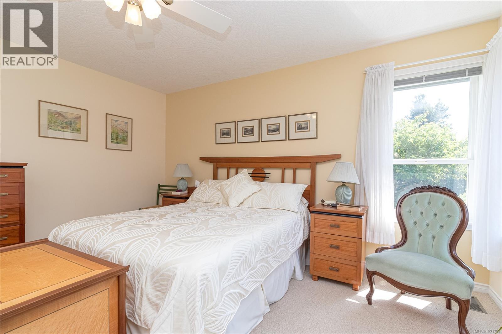 6377 Rodolph Rd, Central Saanich, BC - Indoor Photo Showing Bedroom