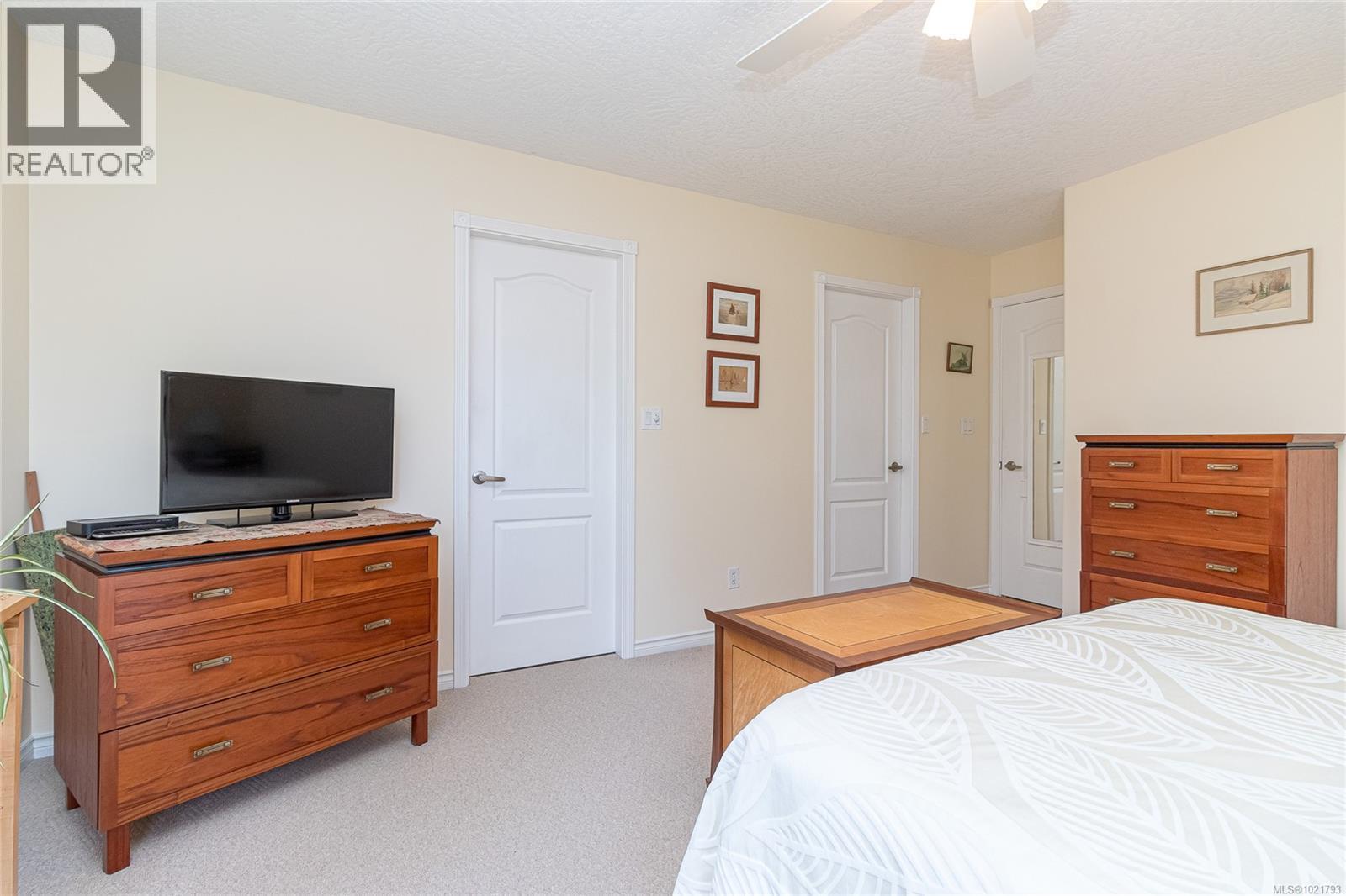 6377 Rodolph Rd, Central Saanich, BC - Indoor Photo Showing Bedroom
