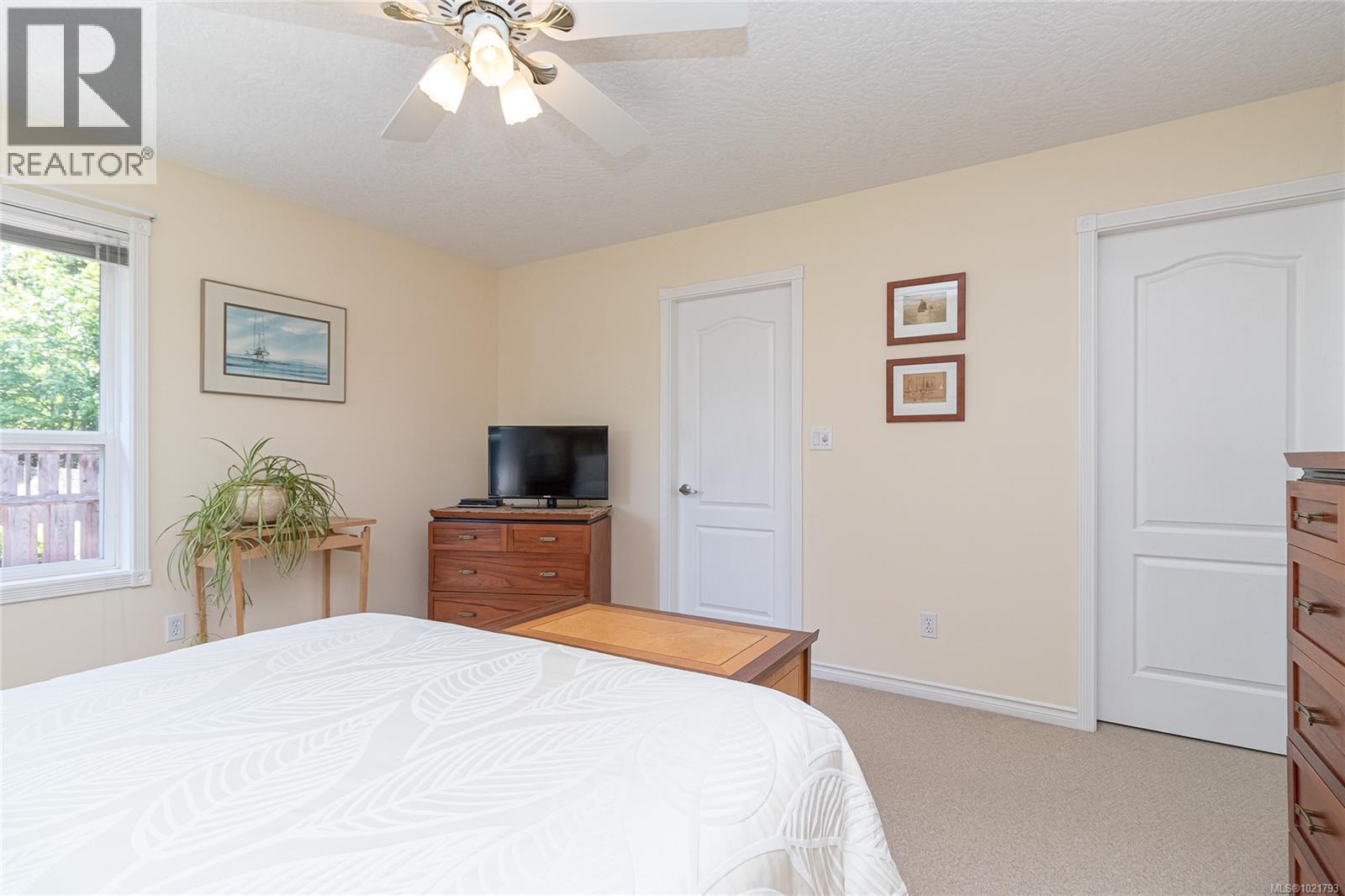 6377 Rodolph Rd, Central Saanich, BC - Indoor Photo Showing Bedroom