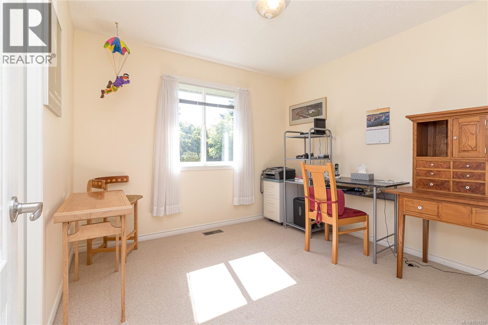 6377 Rodolph Rd, Central Saanich, BC - Indoor