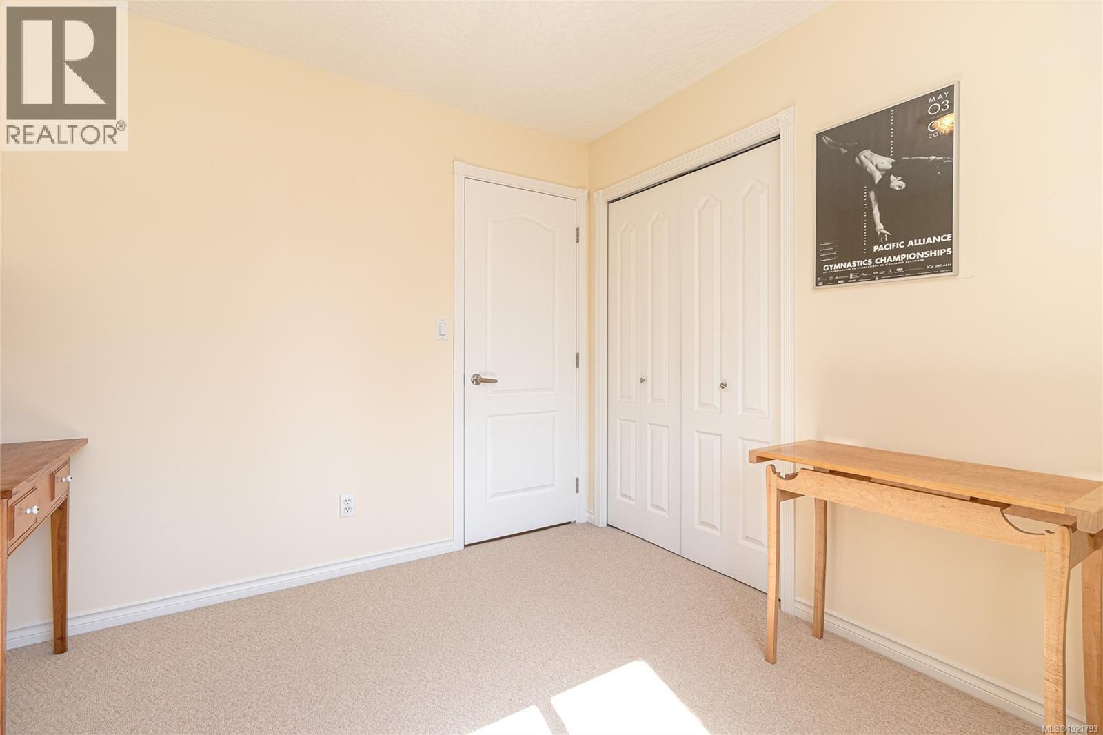 6377 Rodolph Rd, Central Saanich, BC - Indoor Photo Showing Other Room