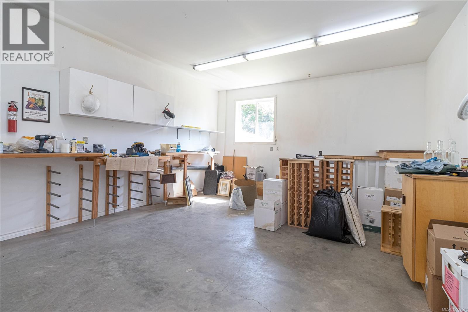 6377 Rodolph Rd, Central Saanich, BC - Indoor