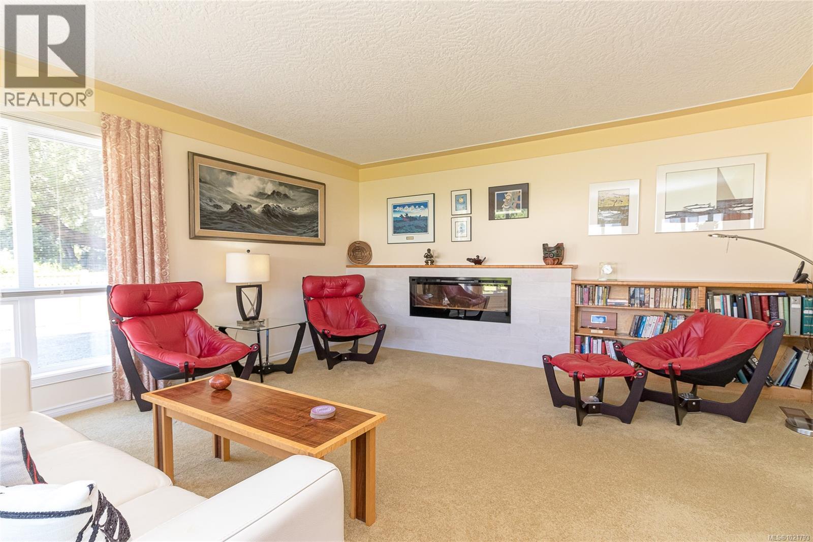 6377 Rodolph Rd, Central Saanich, BC - Indoor