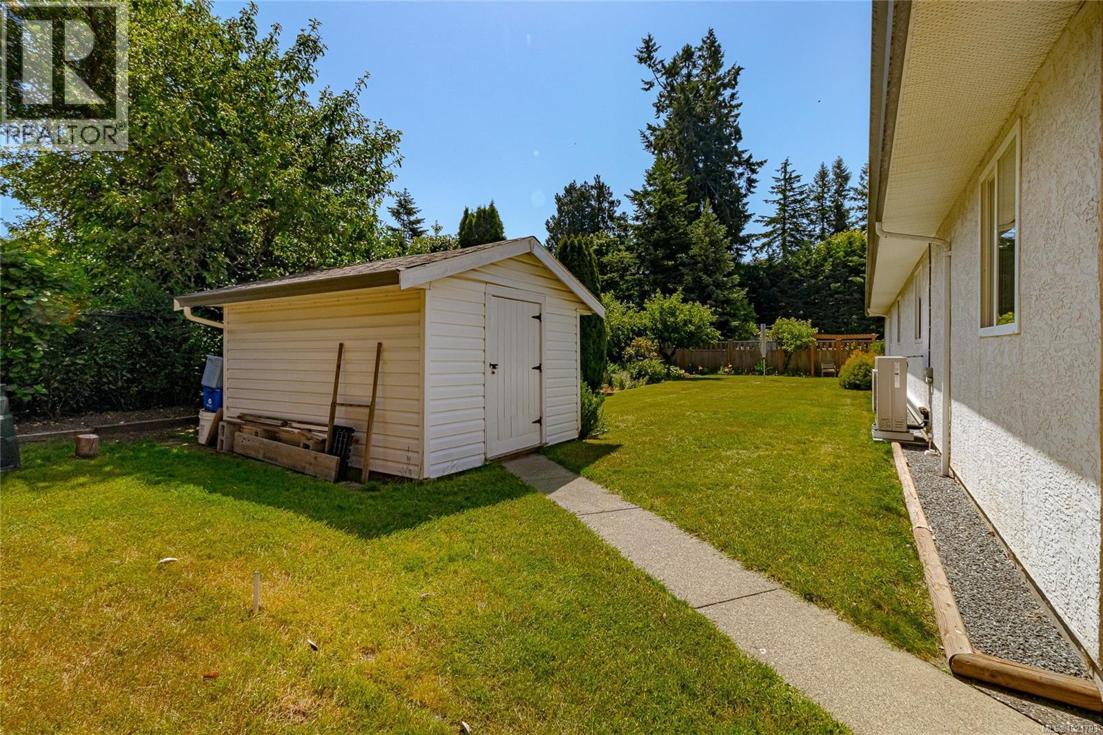 6377 Rodolph Rd, Central Saanich, BC - Outdoor With Exterior
