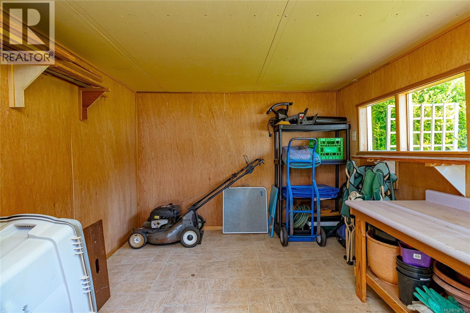 6377 Rodolph Rd, Central Saanich, BC - Indoor