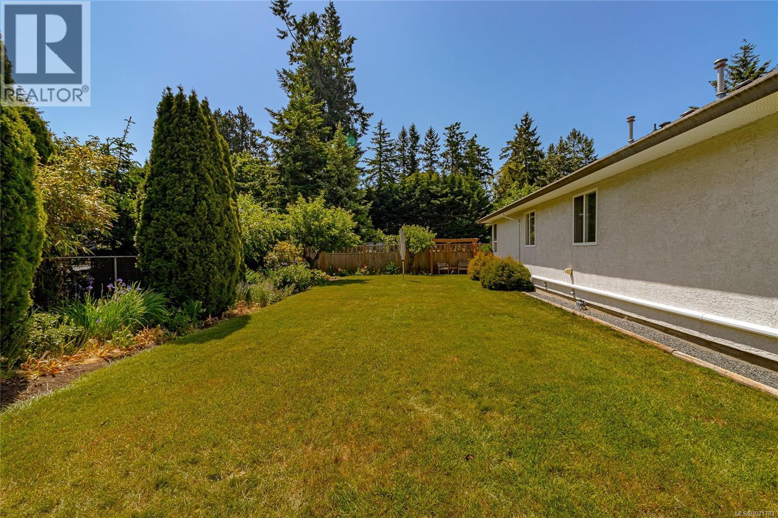 6377 Rodolph Rd, Central Saanich, BC - Outdoor
