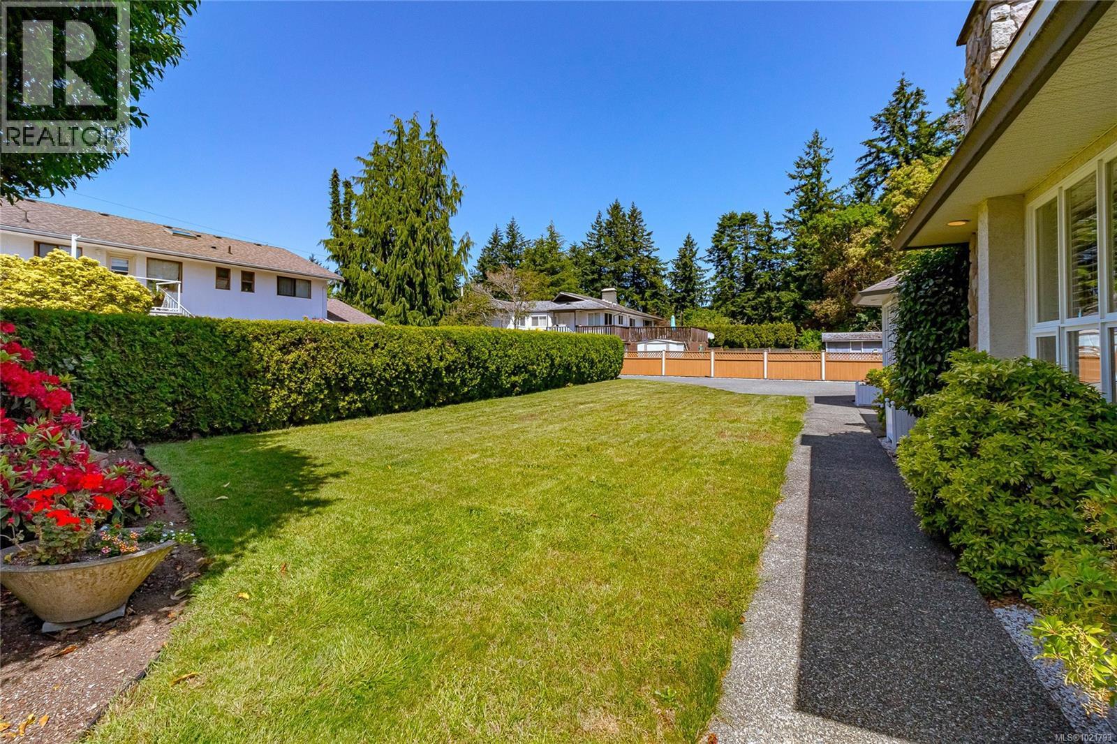 6377 Rodolph Rd, Central Saanich, BC - Outdoor
