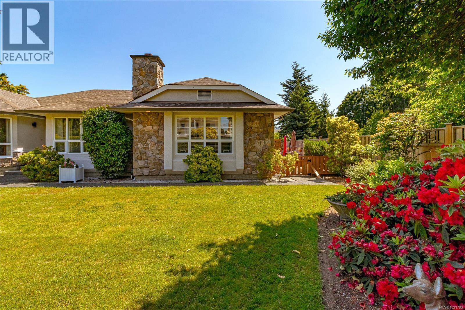 6377 Rodolph Rd, Central Saanich, BC - Outdoor