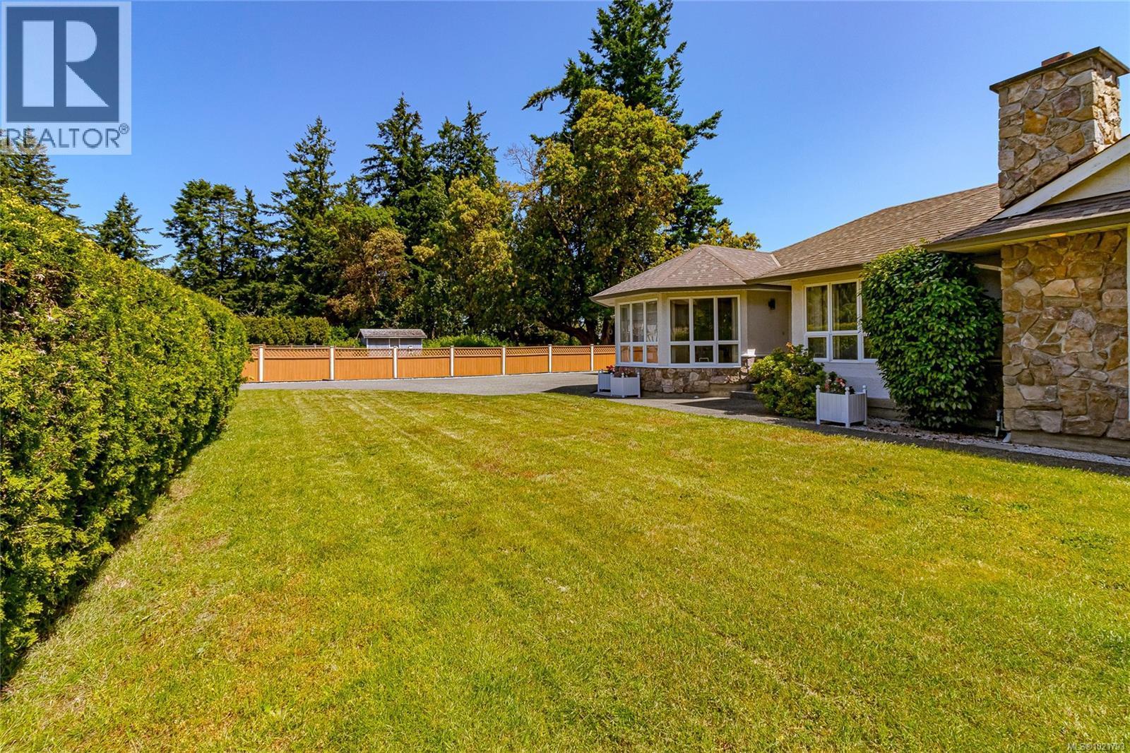 6377 Rodolph Rd, Central Saanich, BC - Outdoor