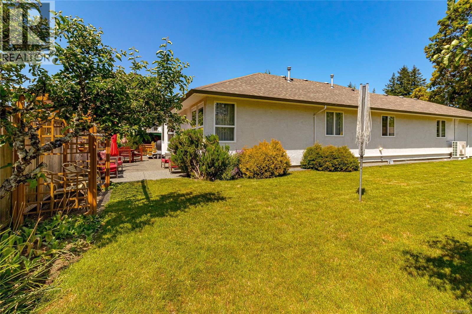 6377 Rodolph Rd, Central Saanich, BC - Outdoor