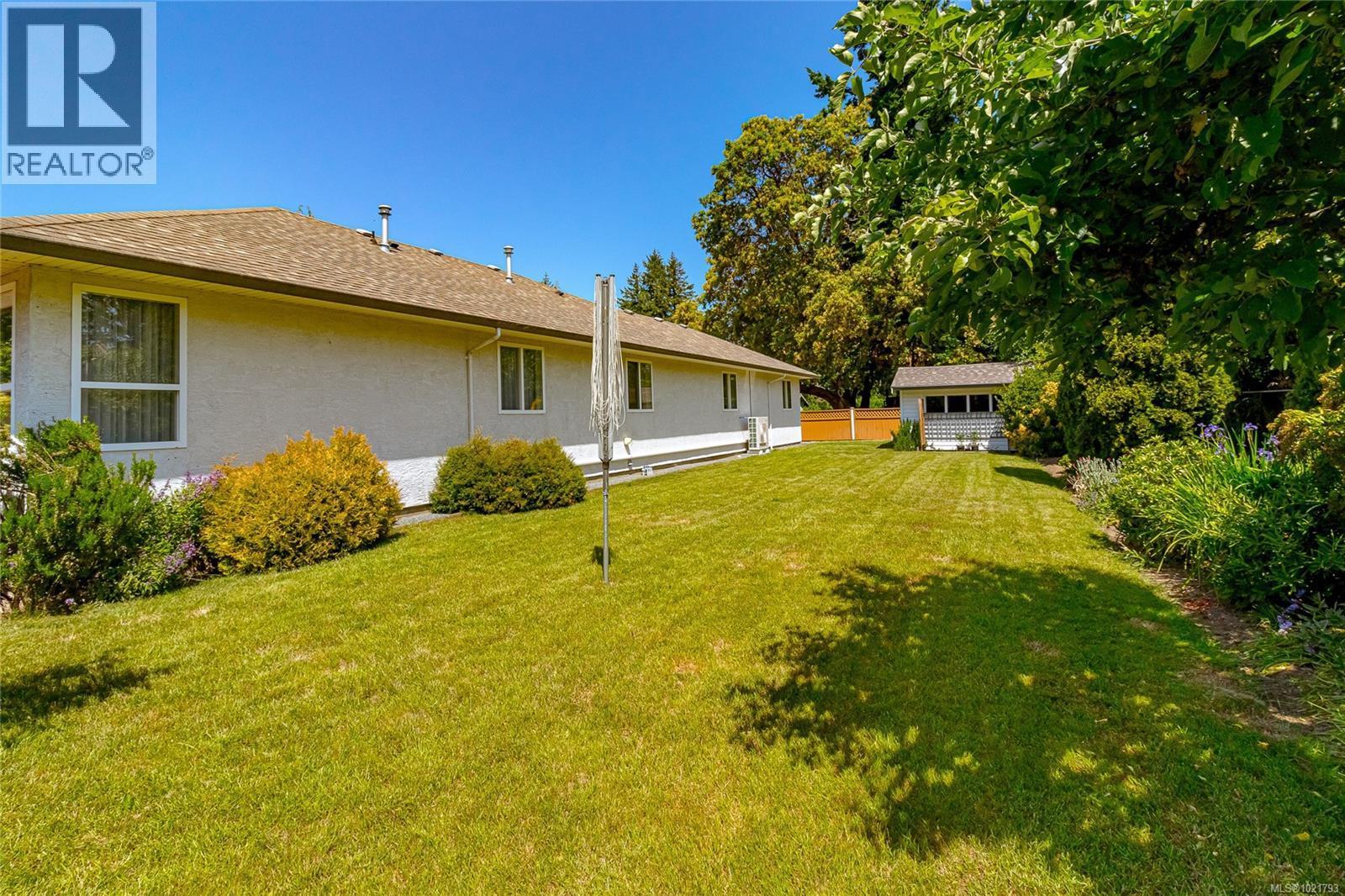 6377 Rodolph Rd, Central Saanich, BC - Outdoor