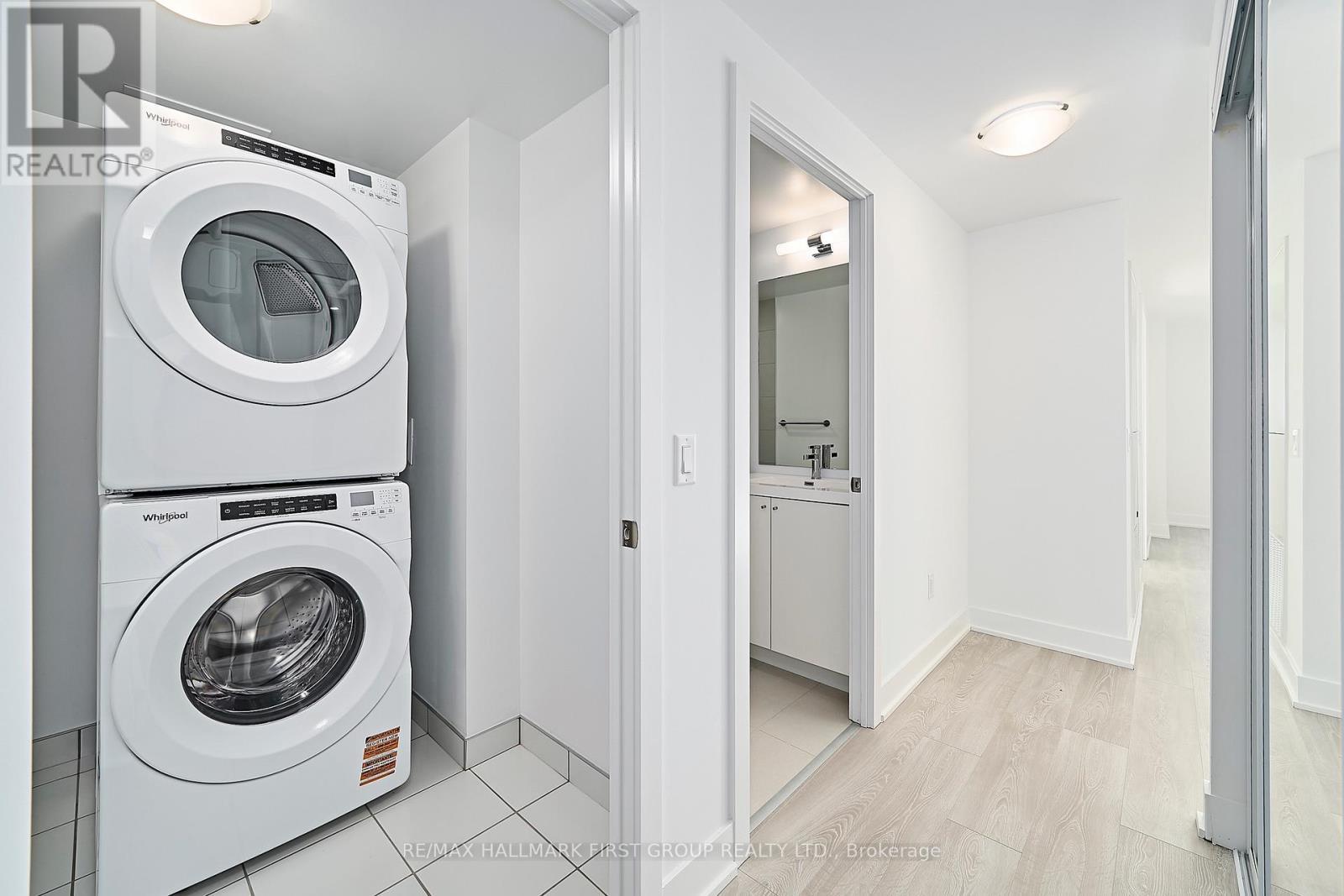 1123 - 2545 Simcoe Street N, Oshawa, ON - Indoor Photo Showing Laundry Room