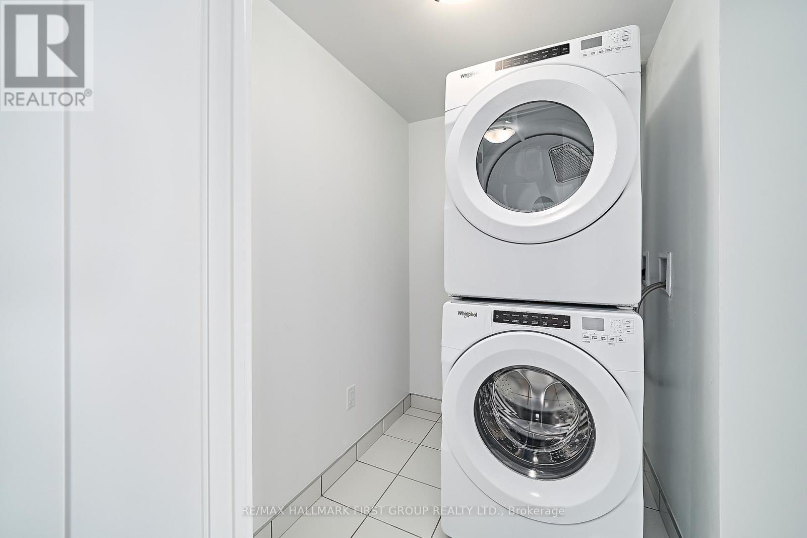1123 - 2545 Simcoe Street N, Oshawa, ON - Indoor Photo Showing Laundry Room