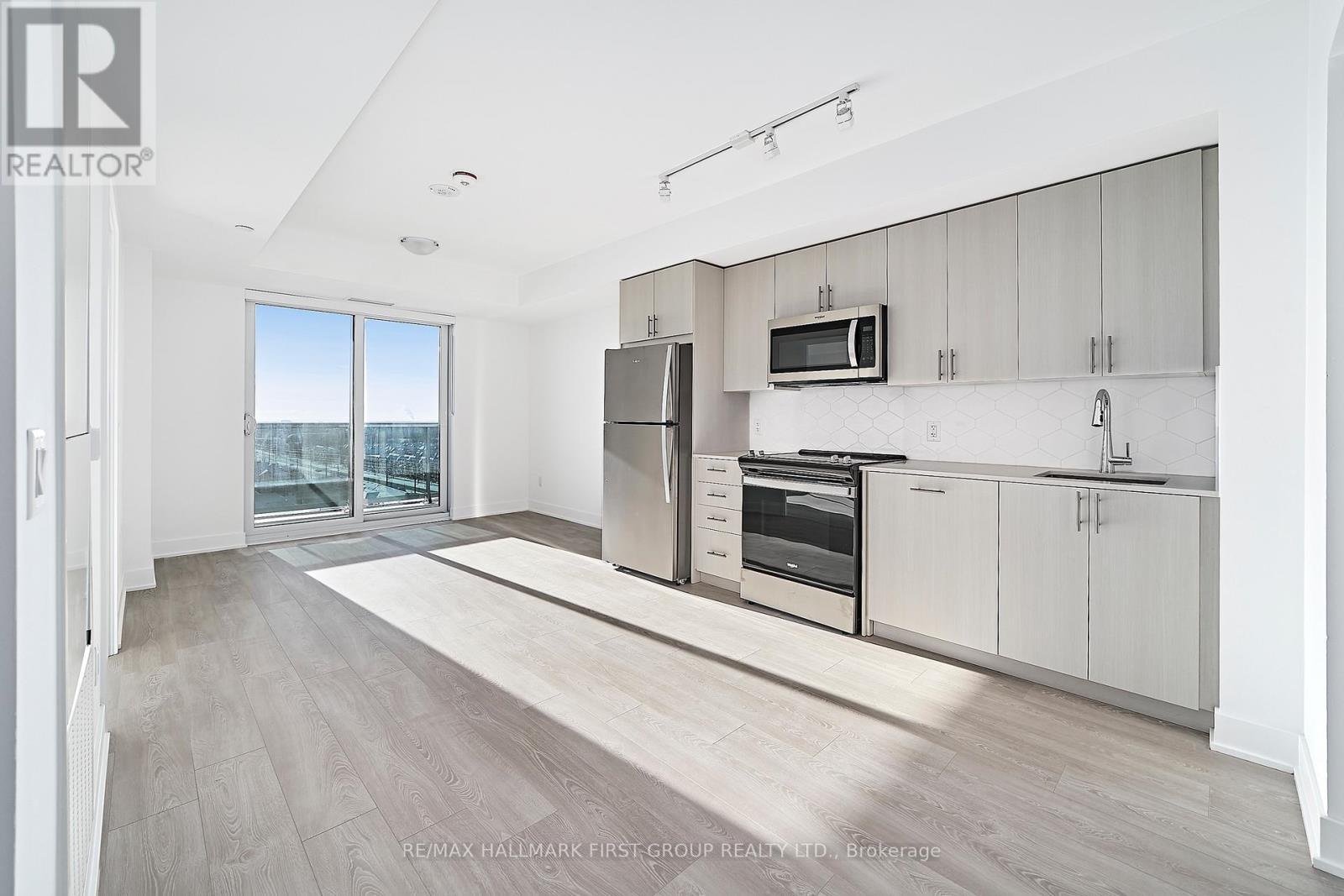 1123 - 2545 Simcoe Street N, Oshawa, ON - Indoor Photo Showing Kitchen