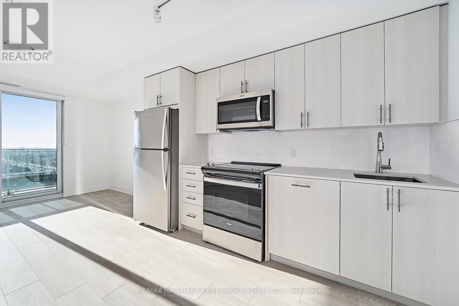 1123 - 2545 Simcoe Street N, Oshawa, ON - Indoor Photo Showing Kitchen With Stainless Steel Kitchen