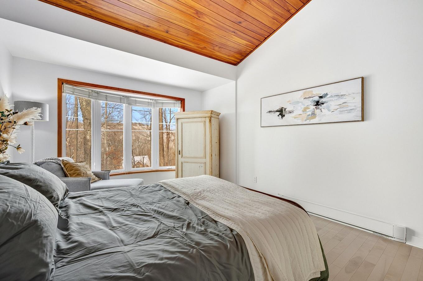 Primary bedroom - 652 Ch. Des Pins E., Saint-Sauveur, QC - Indoor Photo Showing Bedroom