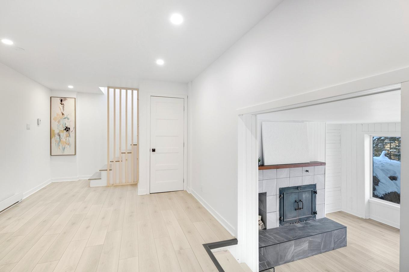 Den - 652 Ch. Des Pins E., Saint-Sauveur, QC - Indoor With Fireplace