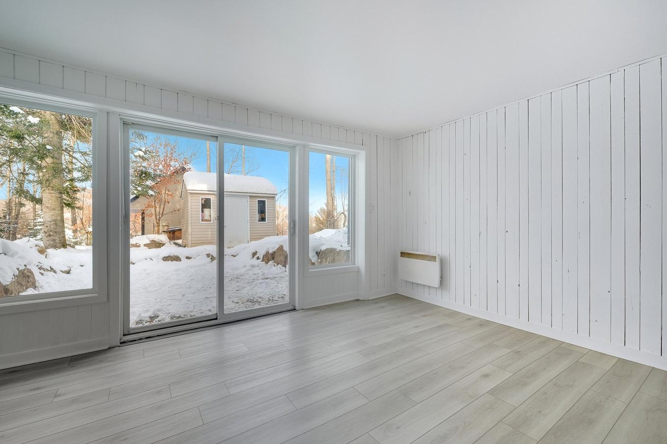 Family room - 652 Ch. Des Pins E., Saint-Sauveur, QC - Indoor Photo Showing Other Room