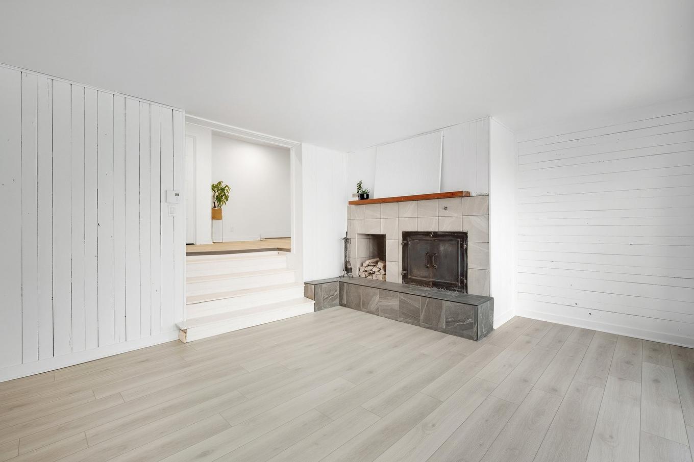 Family room - 652 Ch. Des Pins E., Saint-Sauveur, QC - Indoor Photo Showing Living Room With Fireplace