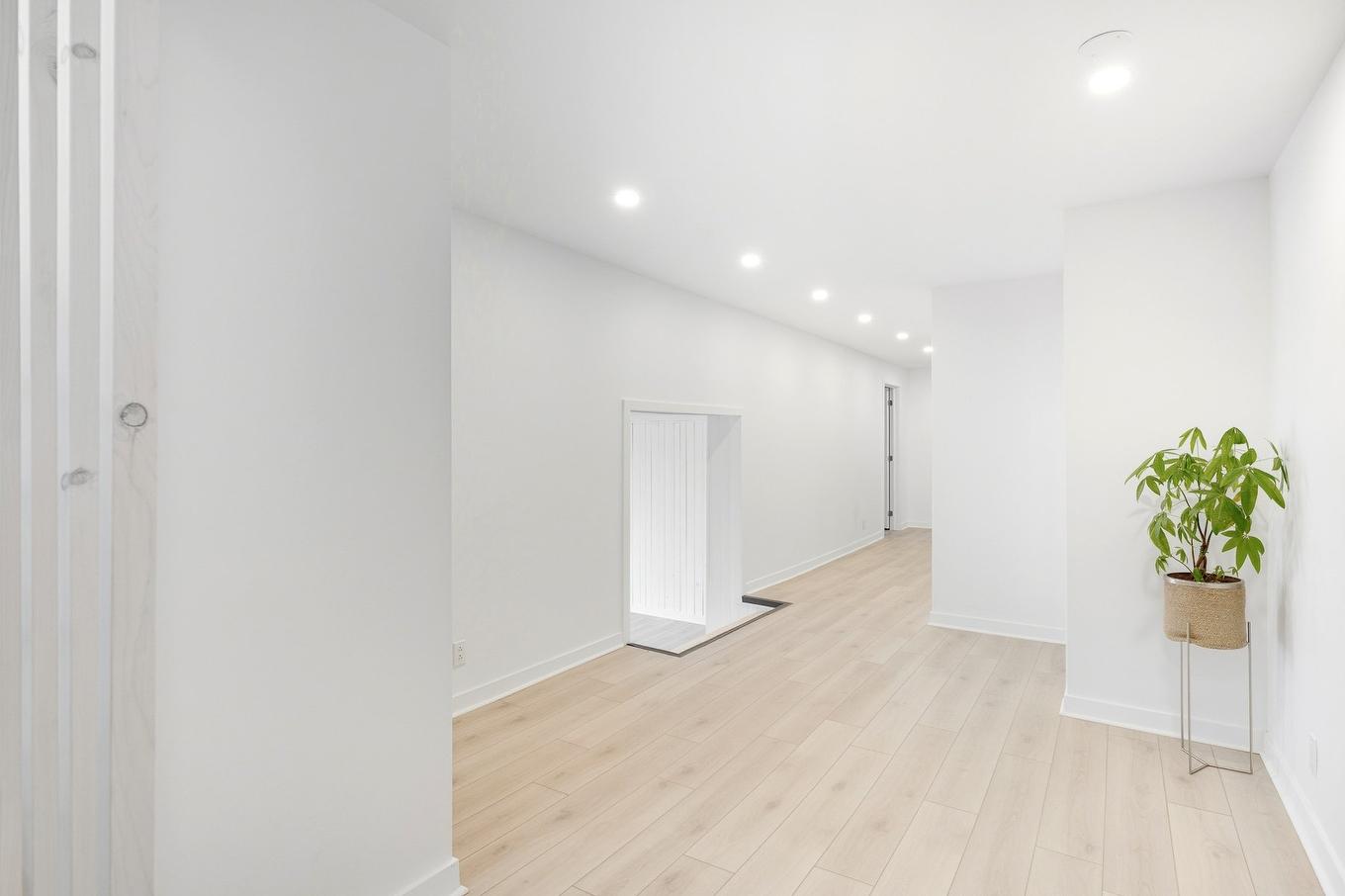 Family room - 652 Ch. Des Pins E., Saint-Sauveur, QC - Indoor Photo Showing Other Room