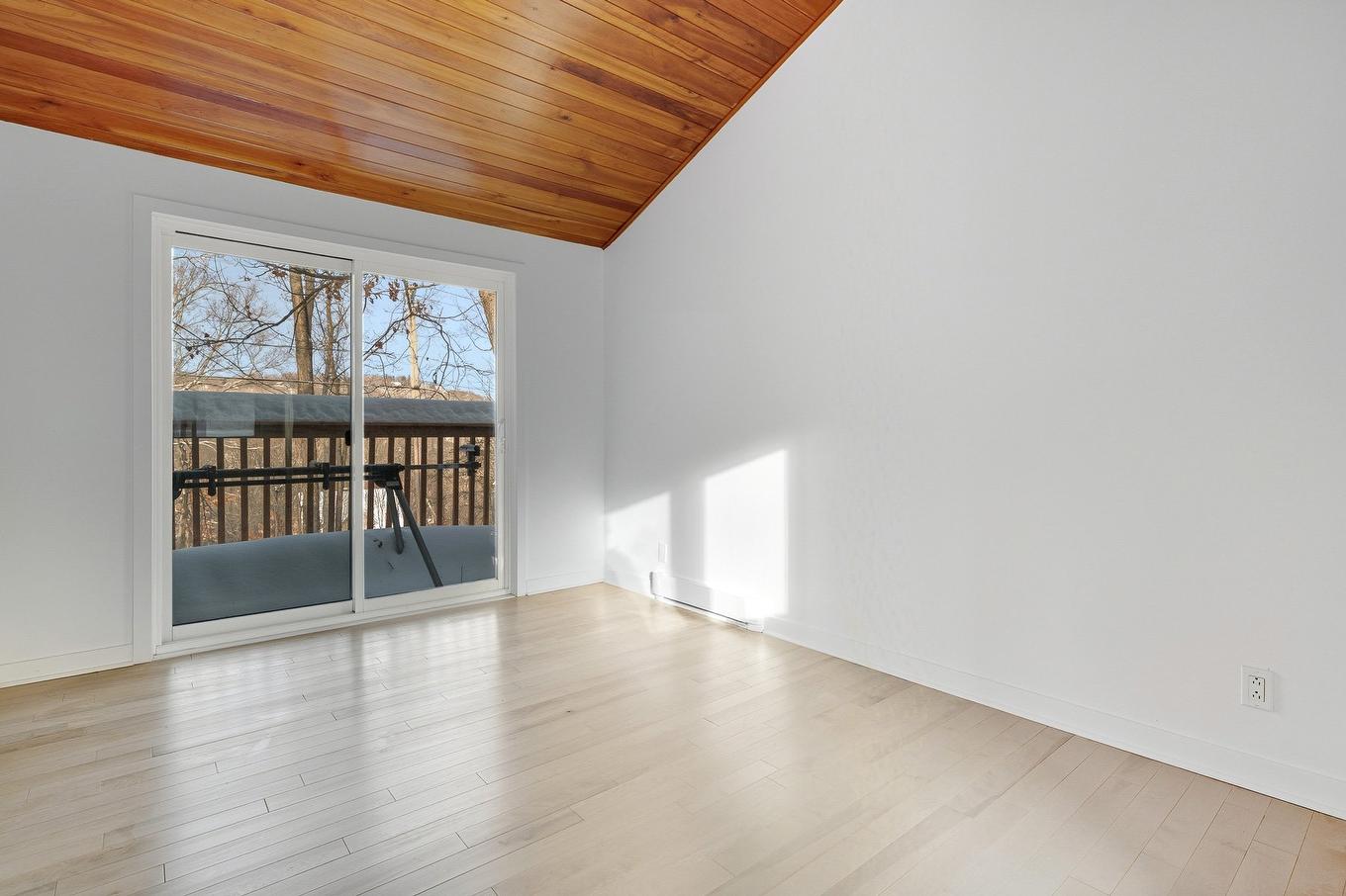 Bedroom - 652 Ch. Des Pins E., Saint-Sauveur, QC - Indoor Photo Showing Other Room