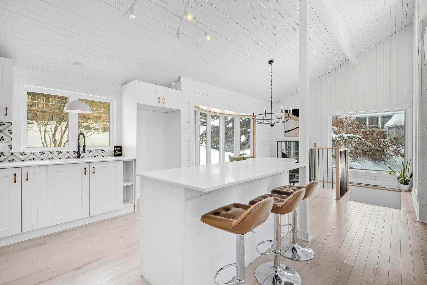 Kitchen - 652 Ch. Des Pins E., Saint-Sauveur, QC - Indoor Photo Showing Other Room