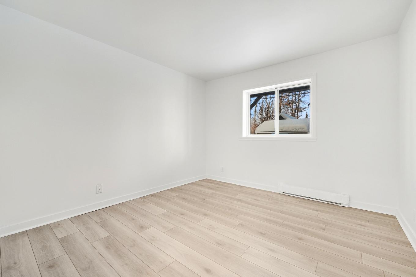 Bedroom - 652 Ch. Des Pins E., Saint-Sauveur, QC - Indoor Photo Showing Other Room