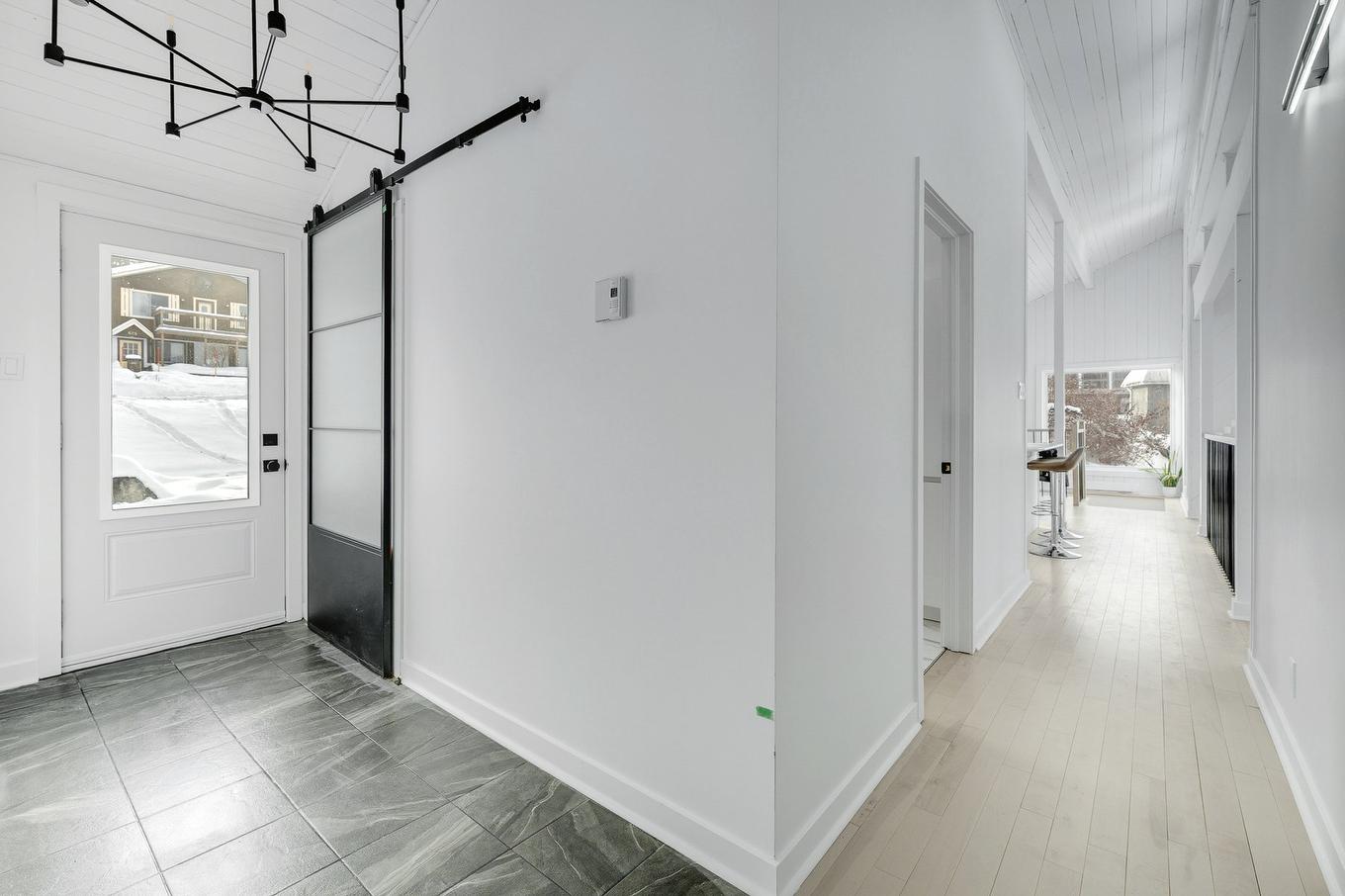 Hall - 652 Ch. Des Pins E., Saint-Sauveur, QC - Indoor Photo Showing Other Room