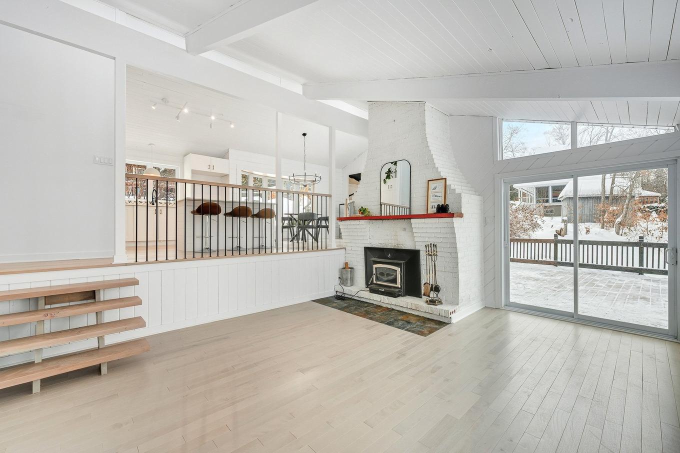 Living room - 652 Ch. Des Pins E., Saint-Sauveur, QC - Indoor With Fireplace