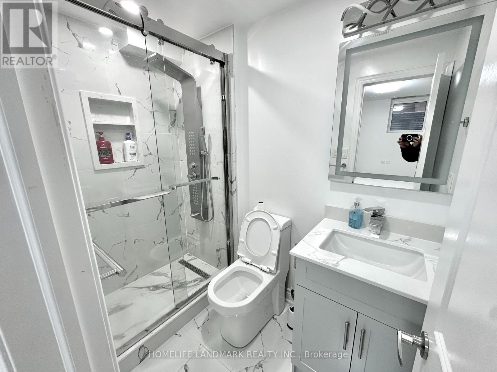 3-Piece Ensuite in BR1 - Bsmt - 111 Prairie Rose Drive, Richmond Hill, ON - Indoor Photo Showing Bathroom