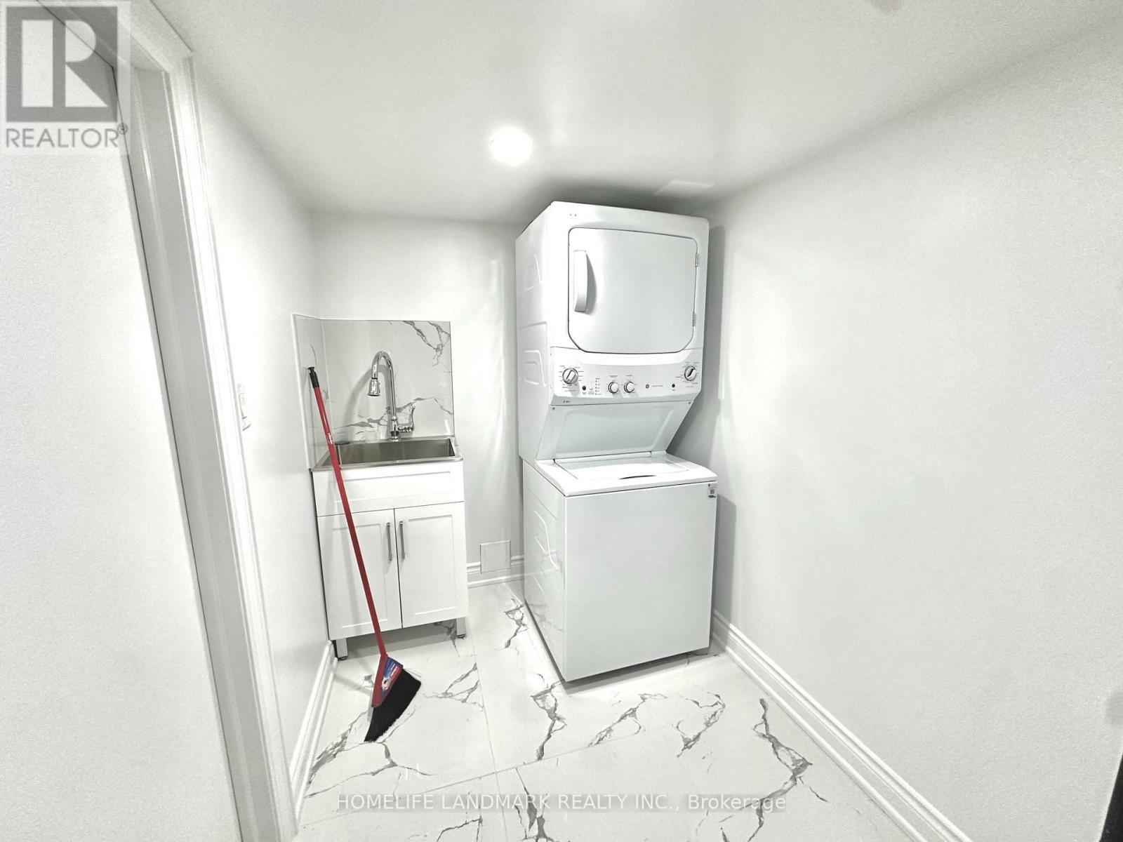 Exclusive Laundry - Bsmt - 111 Prairie Rose Drive, Richmond Hill, ON - Indoor Photo Showing Laundry Room