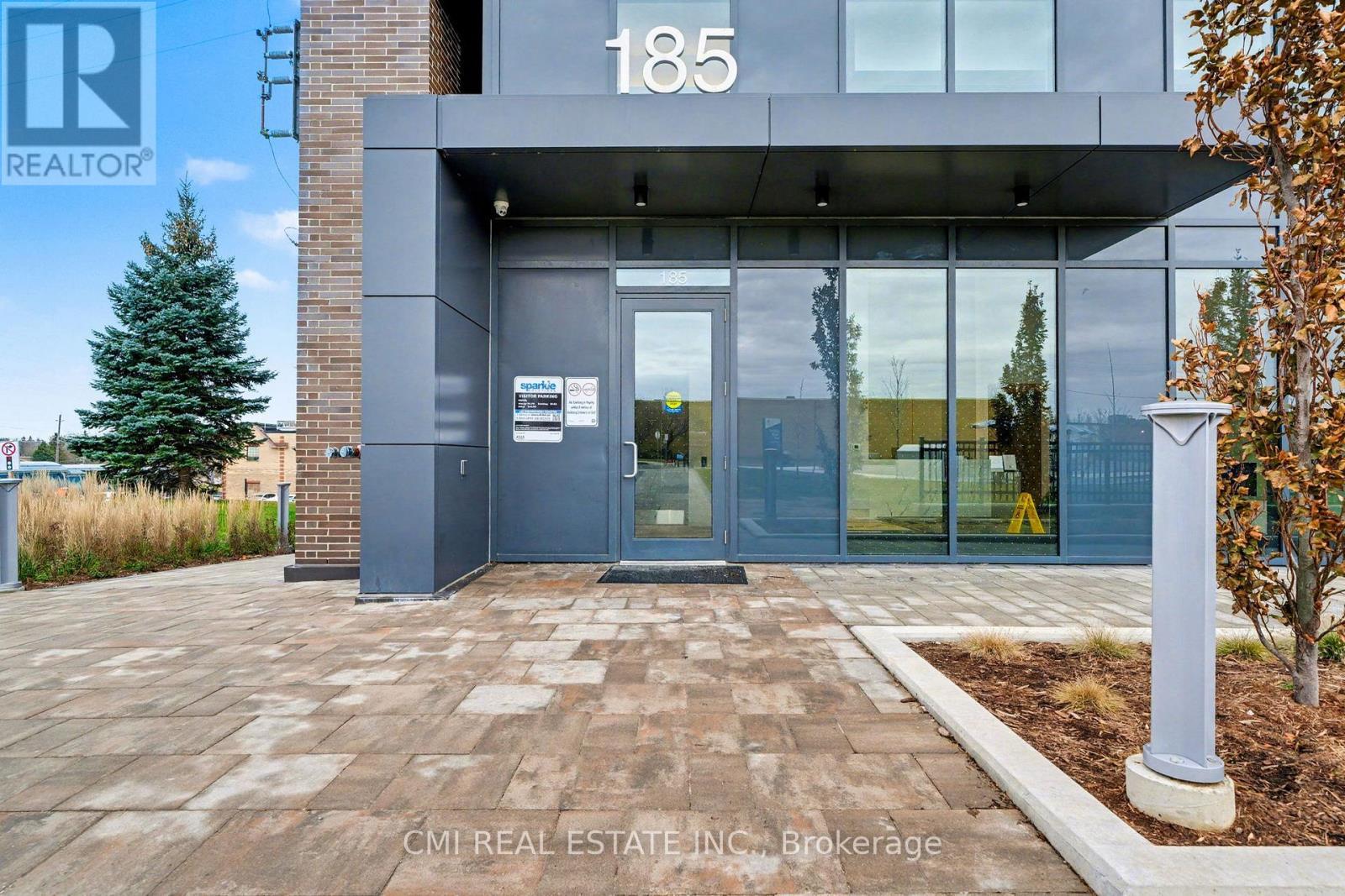 311 - 185 Deerfield Road N, Newmarket, ON - Outdoor