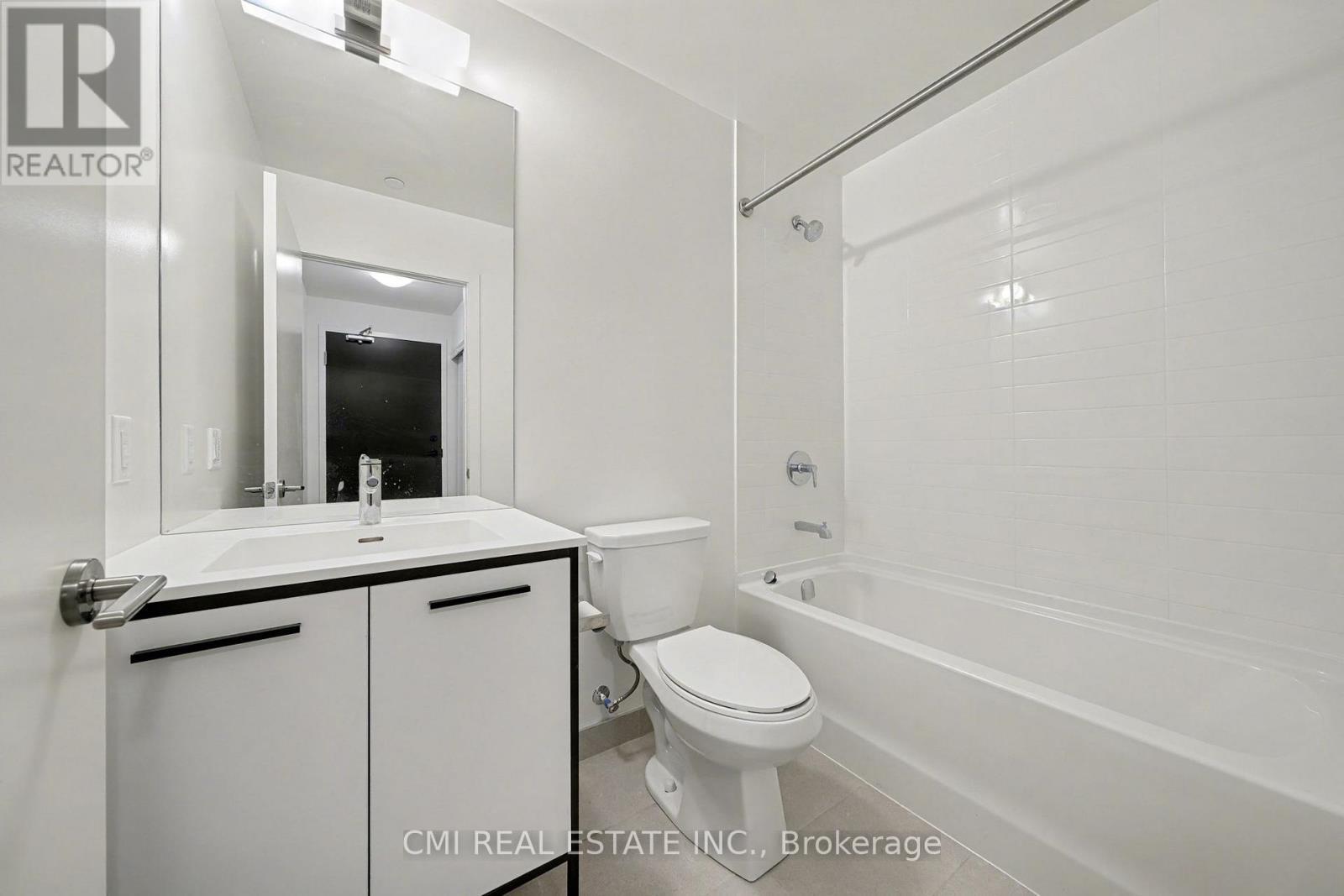 311 - 185 Deerfield Road N, Newmarket, ON - Indoor Photo Showing Bathroom