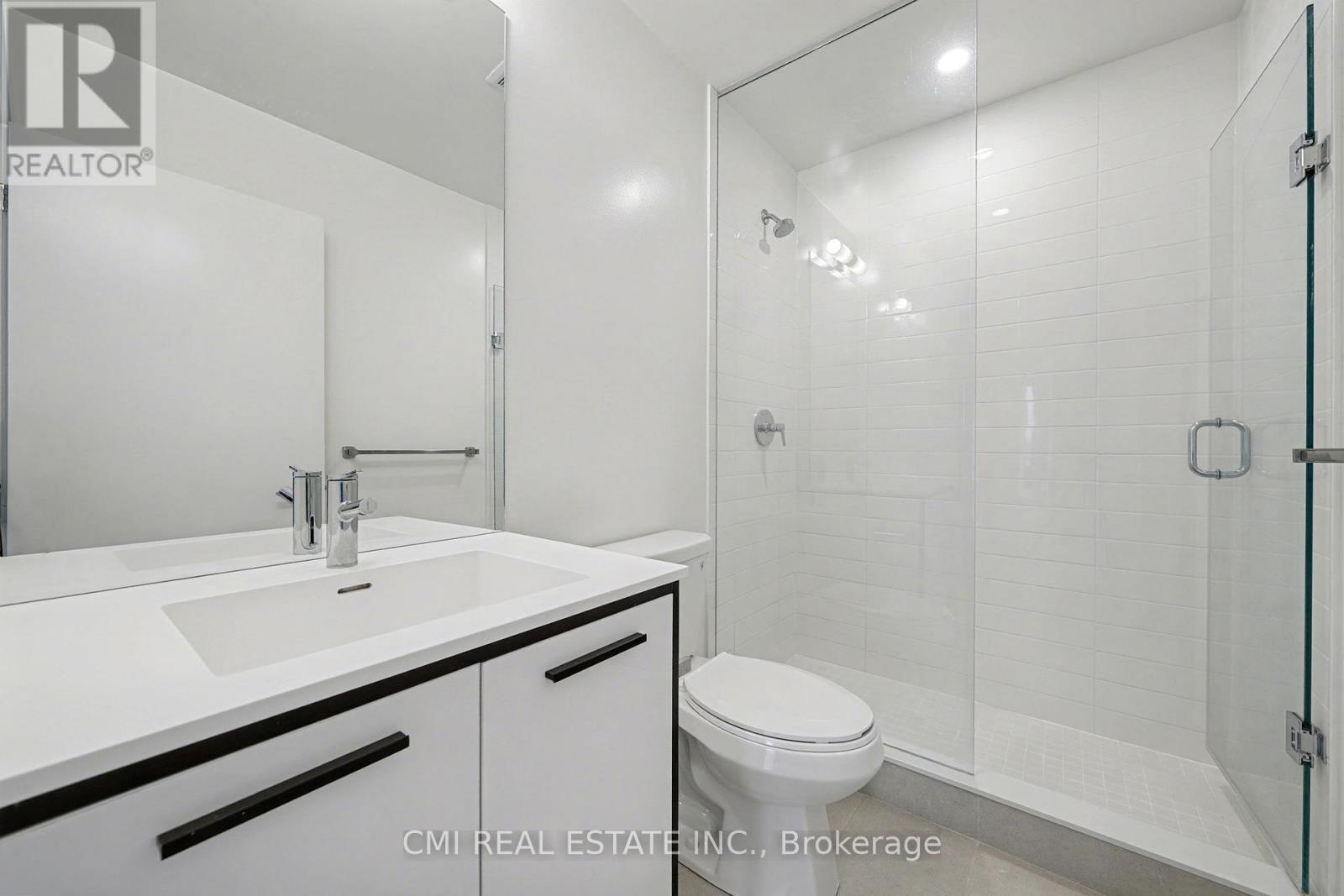 311 - 185 Deerfield Road N, Newmarket, ON - Indoor Photo Showing Bathroom